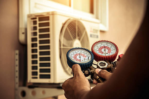 Professional Ac Installation technician working in Preston, TX
